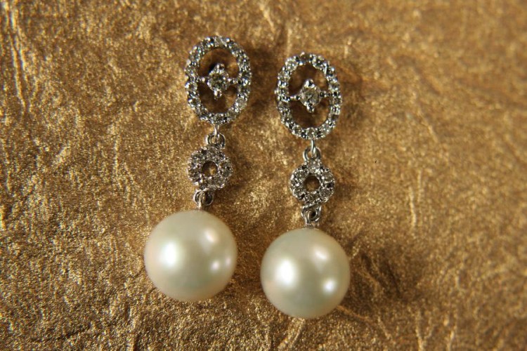 Diamond Earring with Pearl